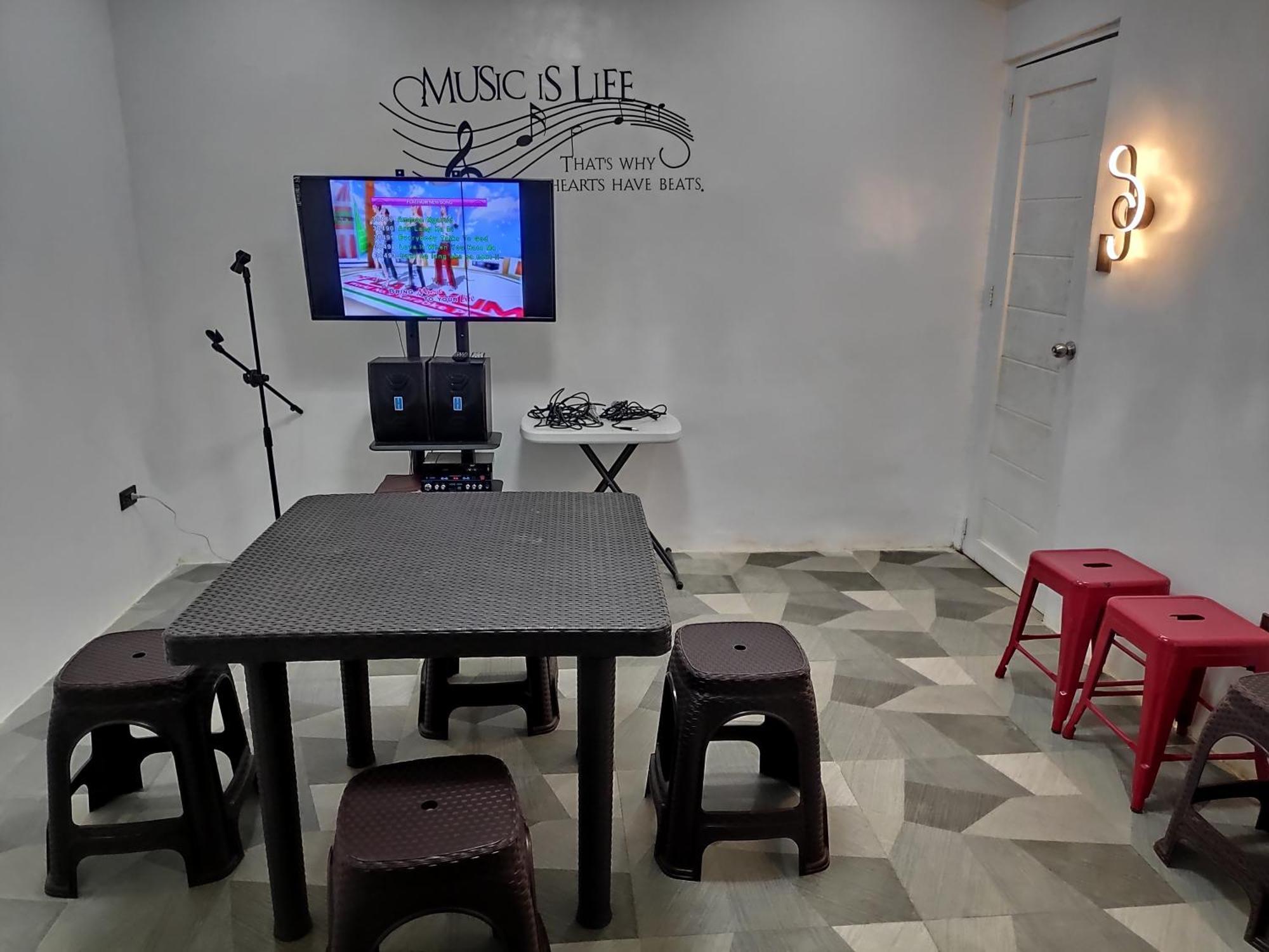 Tagaytay Staycation By Naya And Darla W Free Swimming Pool, Wifi & Netflix تاجيتاي المظهر الخارجي الصورة
