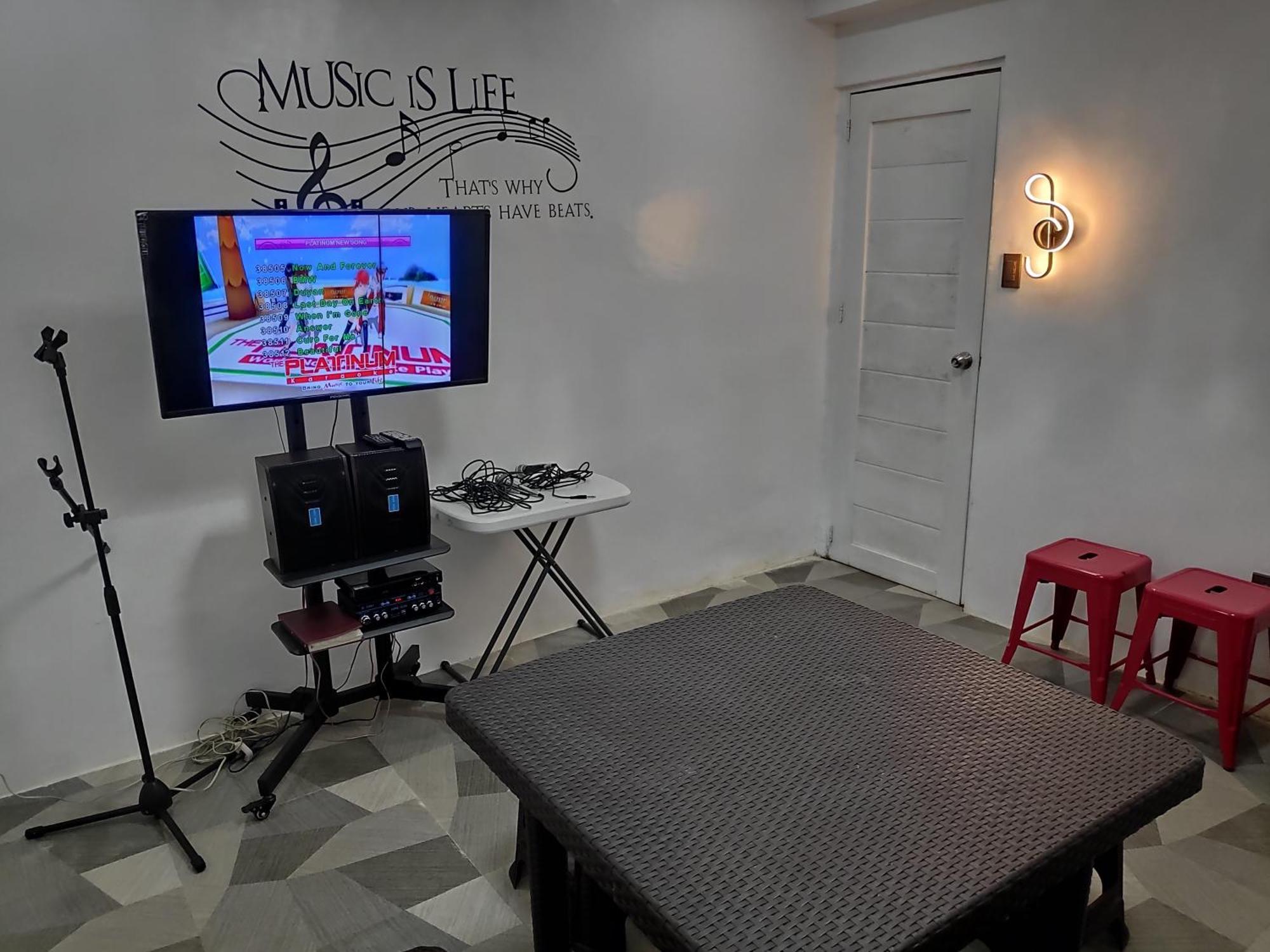 Tagaytay Staycation By Naya And Darla W Free Swimming Pool, Wifi & Netflix تاجيتاي المظهر الخارجي الصورة