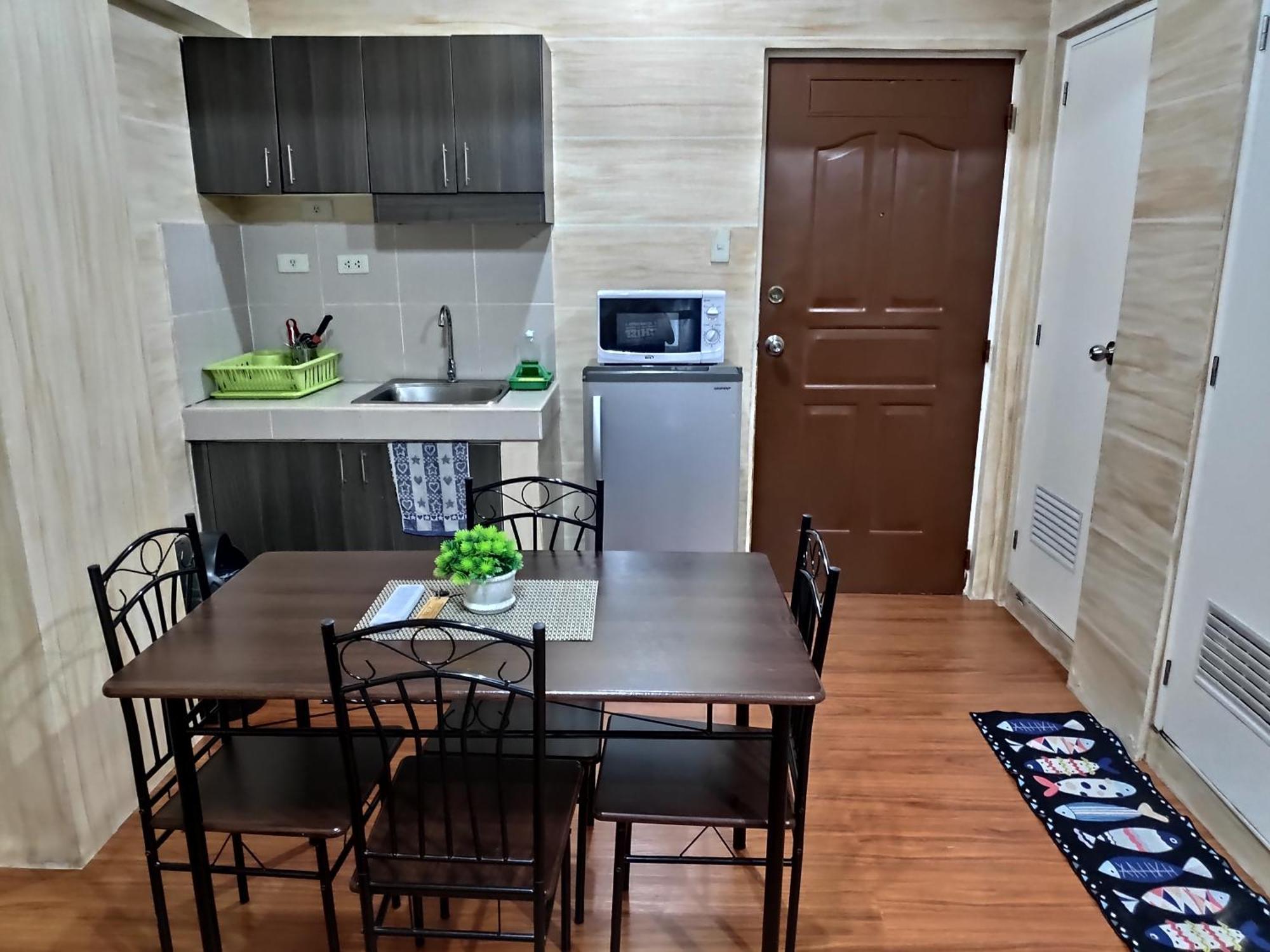 Tagaytay Staycation By Naya And Darla W Free Swimming Pool, Wifi & Netflix تاجيتاي المظهر الخارجي الصورة